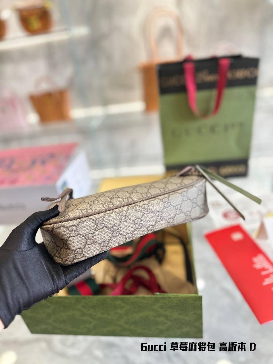 Elegant Gucci Shoulder Bag - Image 4