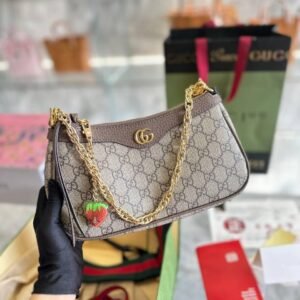 Elegant Gucci Shoulder Bag
